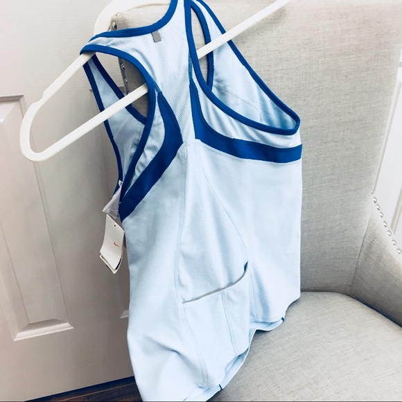 NWT Nike Active Top w/ Back Pockets Size L - Picture 5 of 7